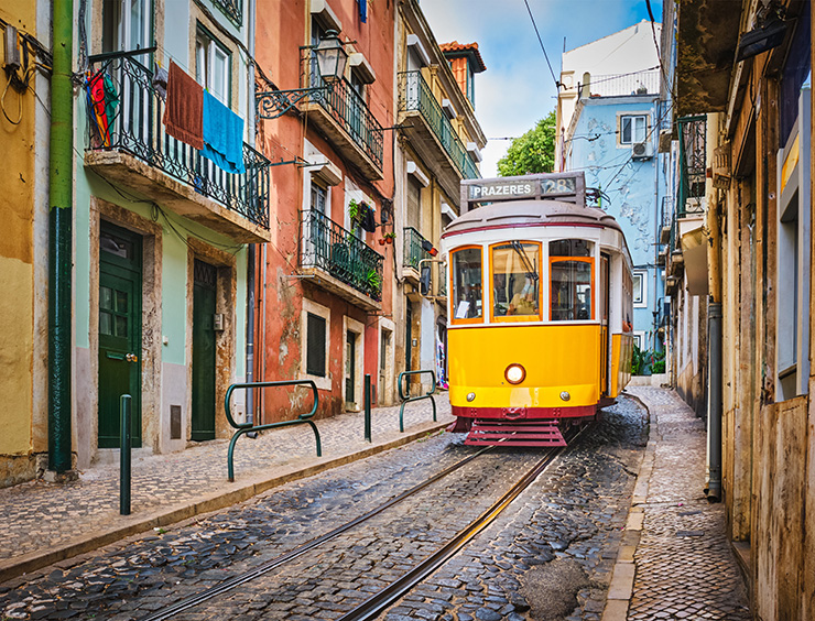 Famous vintage-yellow tram
